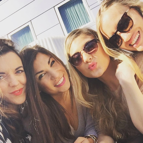 Meet your Posher, Sara - Picture 1 of 1